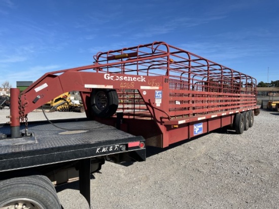 2009 GOOSENECK 6'8"X32 LIVESTOCK TRAILER