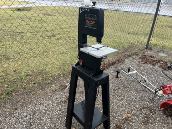 BLACK & DECKER JIG SAW ON STAND