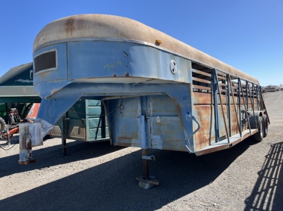 6'X24' GOOSENECK LIVESTOCK TRAILER