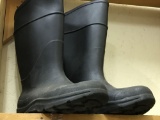 Womens rubber Boots Size 8