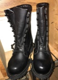 Vibrathz Boots Size 4M?- Look like New