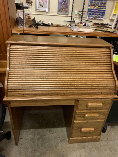 Small Roll Top Desk with Office Chair 40" x 44"
