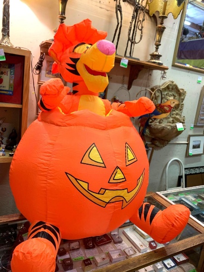 3ft Tall Tigger Halloween Blow Up- Works