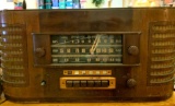 Antique General Electric G-E Radio J-71 Tube Radio