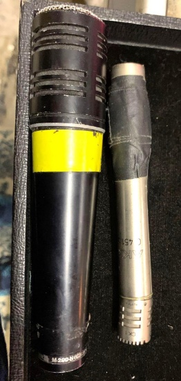 1 Beyerdynamic Microphone and 1 AKG C451 E Microphone