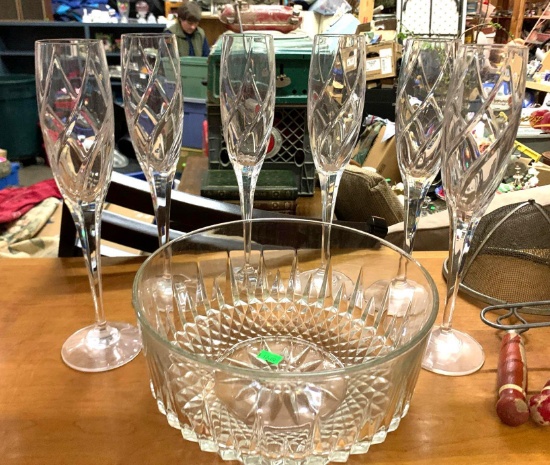 6 Crystal Cut Glasses with Serving Bowl