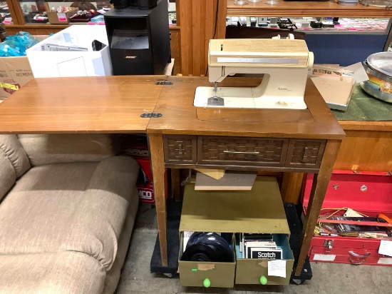 Singer Futura 900 Sewing Machine with Cabinet