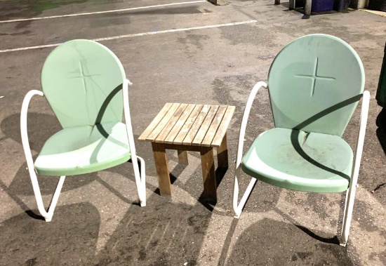 2 Metal Outdoor Patio Chairs and Side Table