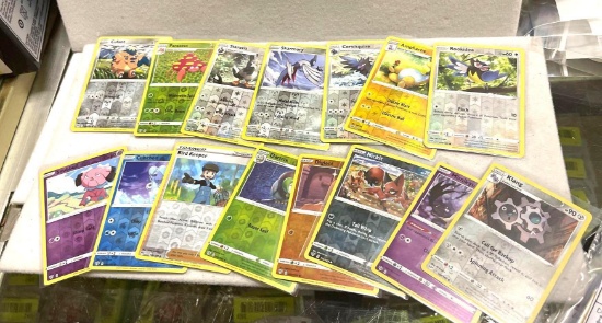 Lot of 15 Halo Pokemon cards