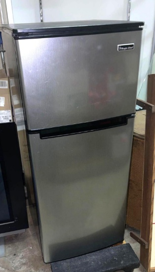 Magic Chef Mini Freezer/ Fridge - Super Clean- Looks Brand new
