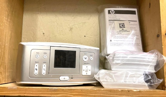 HP Photo Printer with Tons of Photo Paper