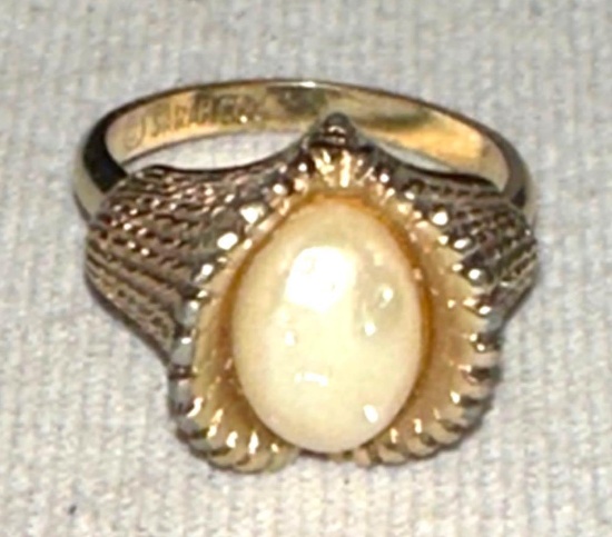 Vintage Sarah Coventry ring with Pearl size 6