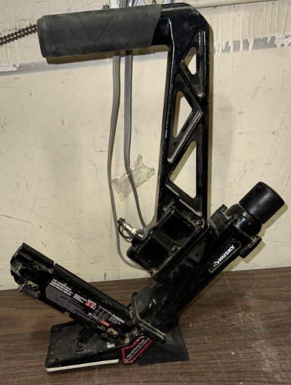 Husky Pneumatic 3 IN 1 Flooring Nailer Model: HDUFL50