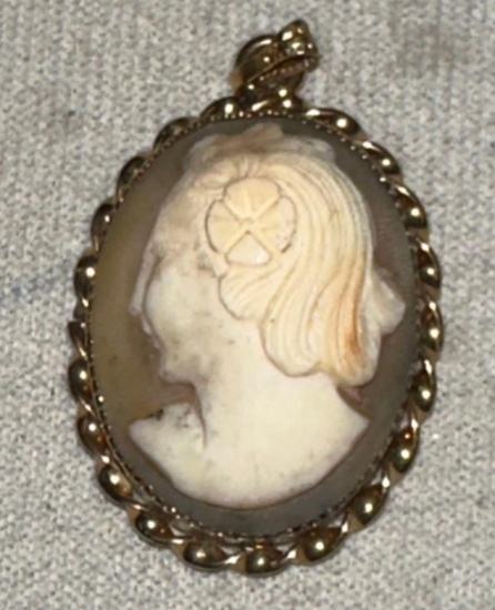 Sensational Cameo Carving of a Victorian Lady Flower in Her Hair