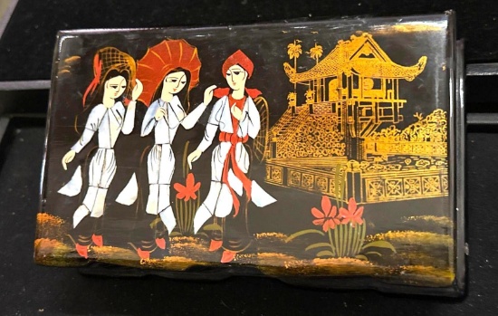 Beautiful Oriental Black Lacquer Jewelry box with Mother of Pearl inlay & Hand painted 8" Long