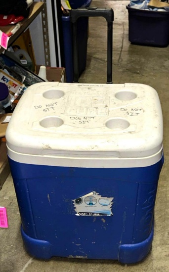 Igloo Ice cube 57 liter rolling cooler