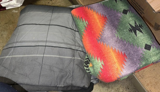 Reversible Gray/Black Comforter Queen size and Mexican style blanket