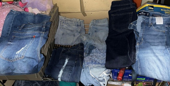7 Pairs of Designer Womens Jeans size 3/4 XS-Small- several are Hollister, St Johns bay & Shein