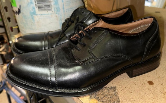 New/ Like New Dockers shoes size 10