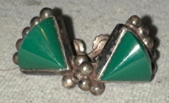 Vintage Sterling Silver Screw back Earrings with emerald gemstones