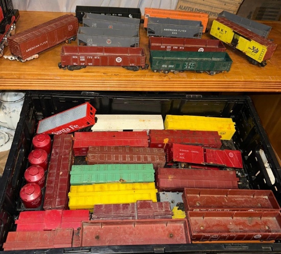 Large group of Vintage American Flyer and Lionel Train cars