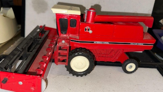 Large Size Die Cast International Axial- Flow Combine toy