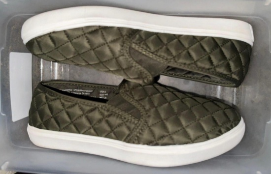 women's Time and True memory foam slip on size 9