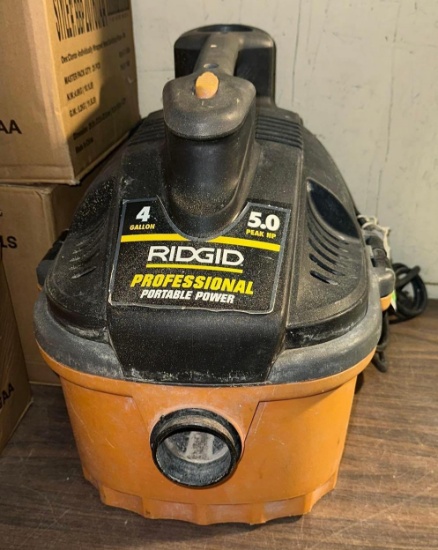 4 Gallon Ridgid Wet/Dry Vac w/hose- works