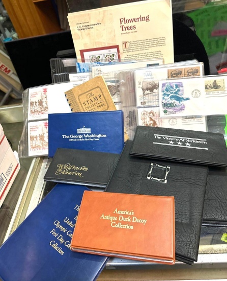 Big Group of US Postage Stamps including small Binders with Stamps