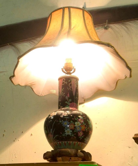 Vintage Chinese Enameled Porcelain Lamp on Wooden Base & Shade- works