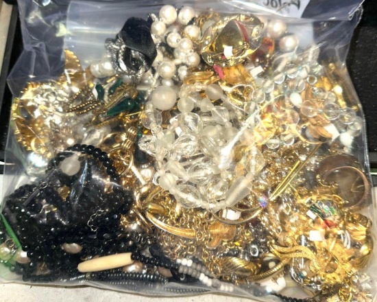 4lbs of Nice Fashion Jewelry Lot