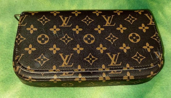 Louis Vuitton Purse (Looks to be Authentic but were not experts)