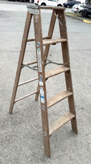 5ft Tall Wood Ladder