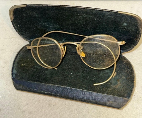 Old Pair of Reading Glasses Marked 1/10 12k Gold filled in case