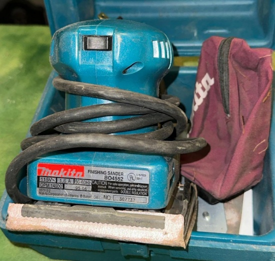 Makita Finishing Sander in Case