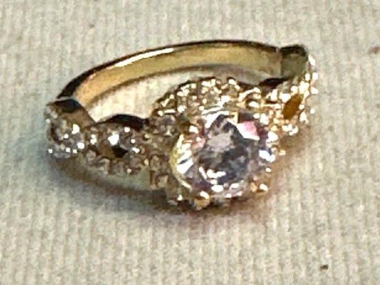 Beautiful Moissanite Ring size 6