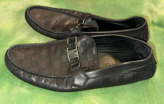 Louis Vuitton Slippers size 10.5-used