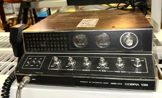 Vintage Cobra 139 CB Radio Base Station with microphone