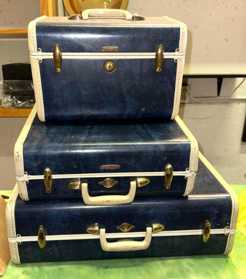 3 piece Set of Vintage Samsonite Luggage