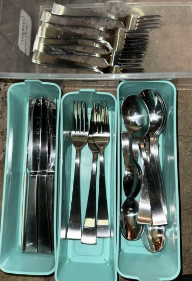 Mikasa 39 Piece Dinnerware set
