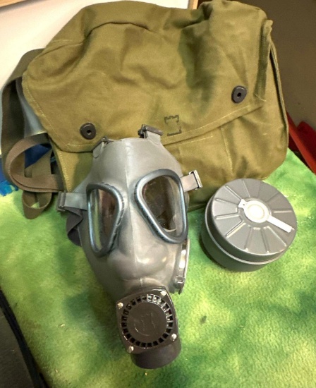 NOS Finnish Military M61 Gas Mask