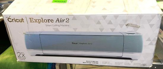 Cricut Explore Air 2 with accessories- works