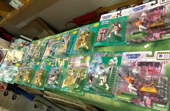16 New in packages 1990's Starting Line up Football Figures