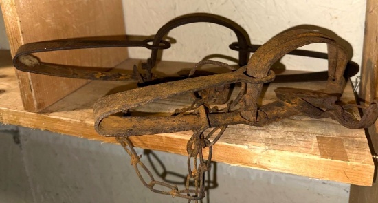 2 Vintage Traps