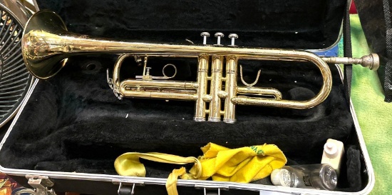 Vito Trumpet in case