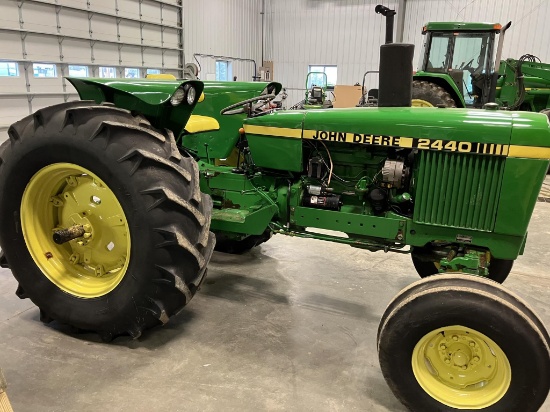 JOHN DEERE 2440 321