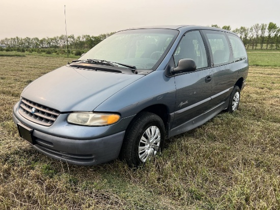1996 PLYMOUTH VAN 461