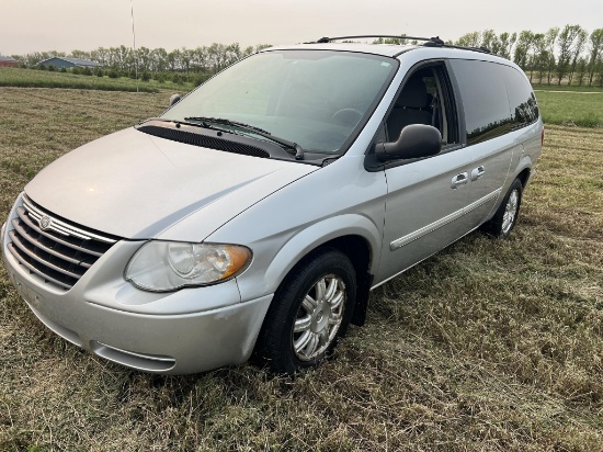 2005 CHRYSLER TOWN & COUNTRY 462