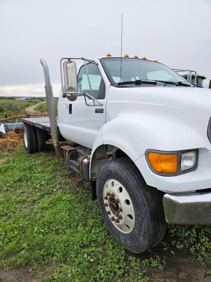 2001 FORD F650 SD 173