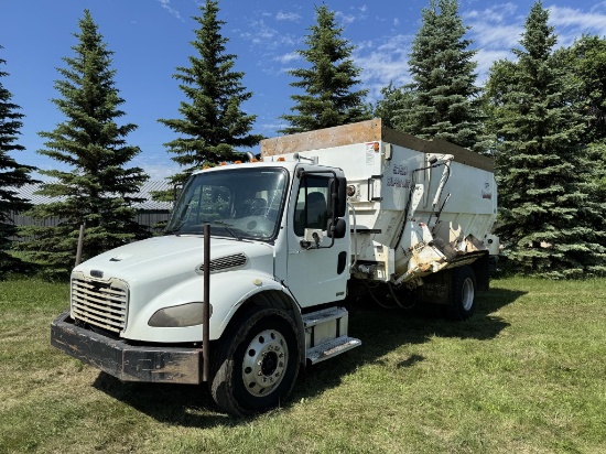 2004 FREIGHTLINER BUSINESS CLASS M2 106 1240